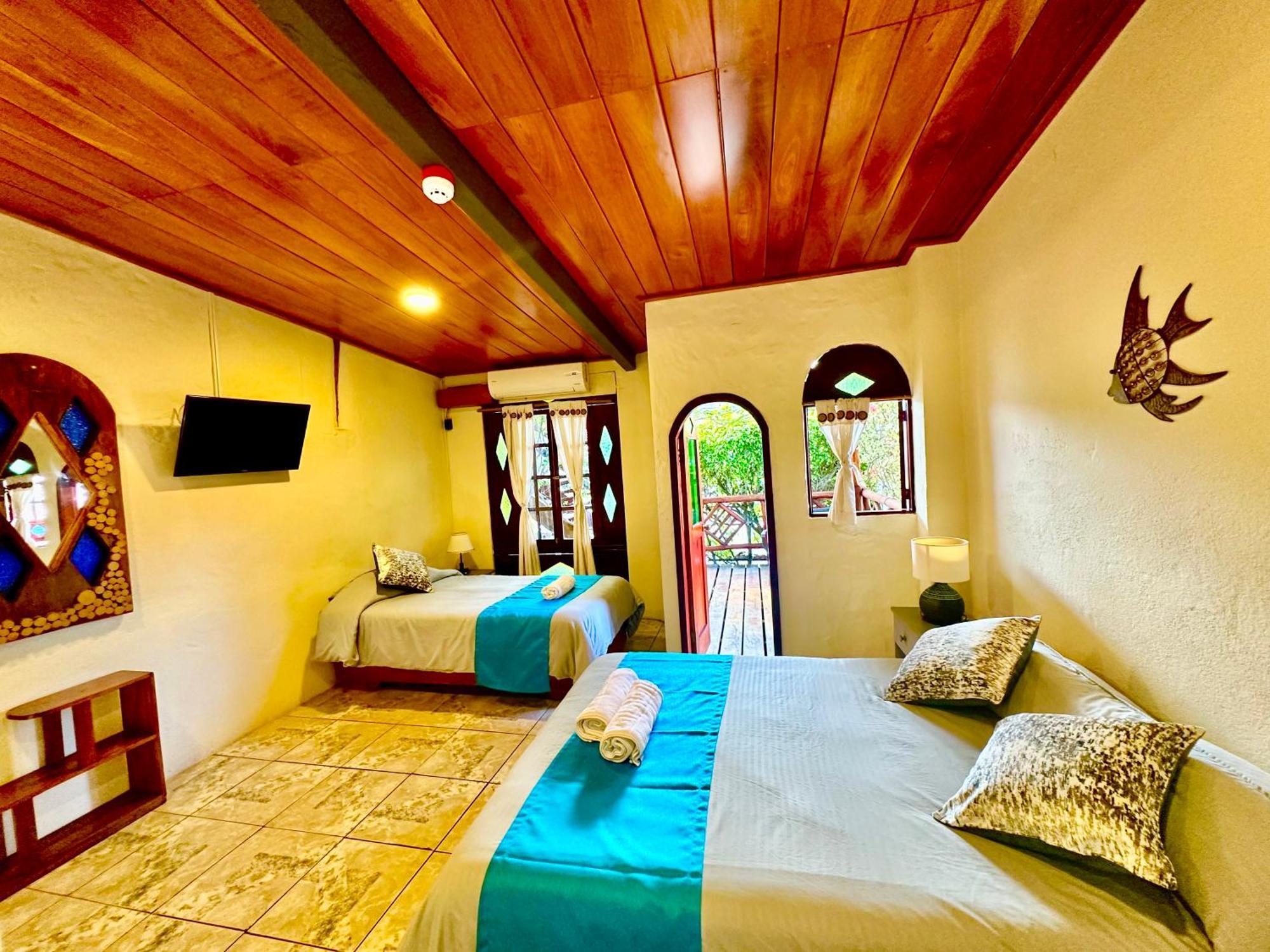 Casa del Lago Lodging House Puerto Ayora  Exterior foto