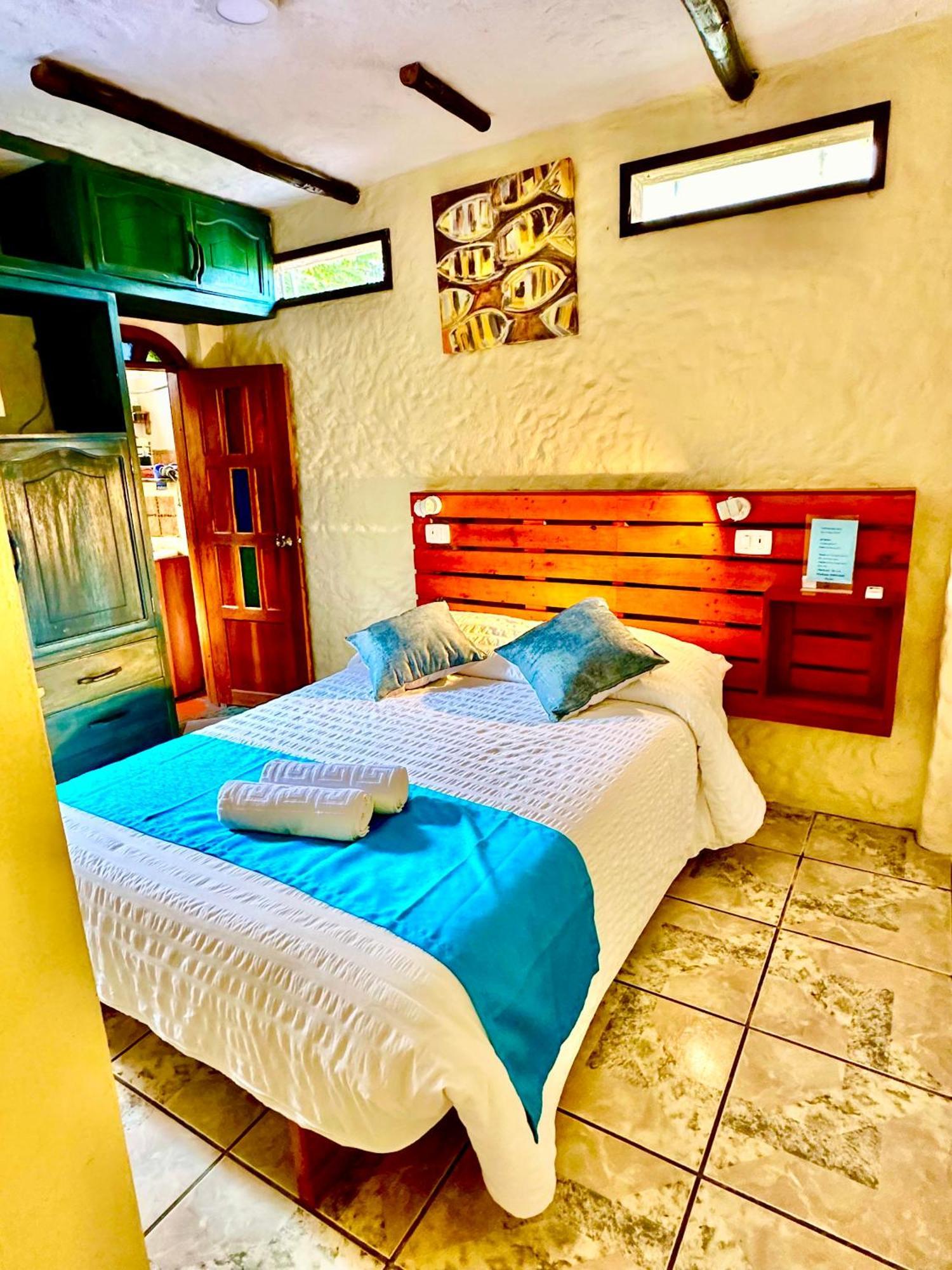 Casa del Lago Lodging House Puerto Ayora  Exterior foto